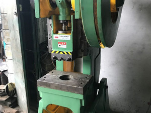 处理闲置资产，转让一批准新气动与普通冲床